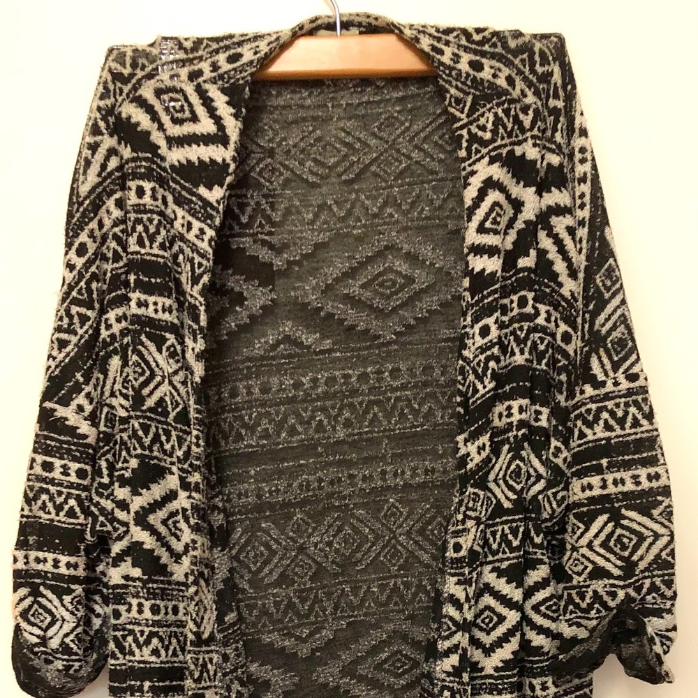Ecoté Patterned Cardigan/Shawl